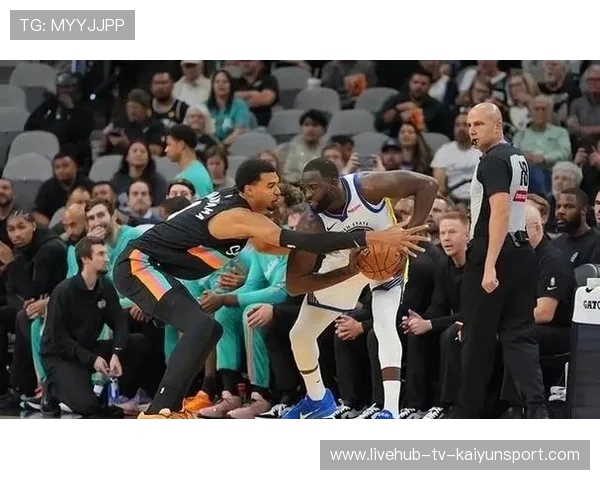 勇士替补一波8比0，瞬间把分差抹平